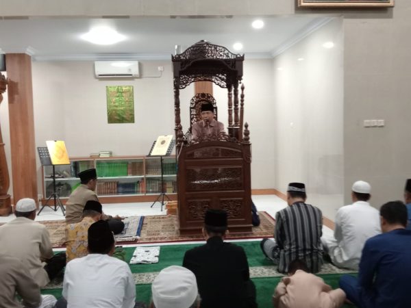 Malam ke-13 Ramadan, Jamaah Masjid Al-Mabrur Dapatkan Pencerahan tentang Istiqomah dalam Ibadah