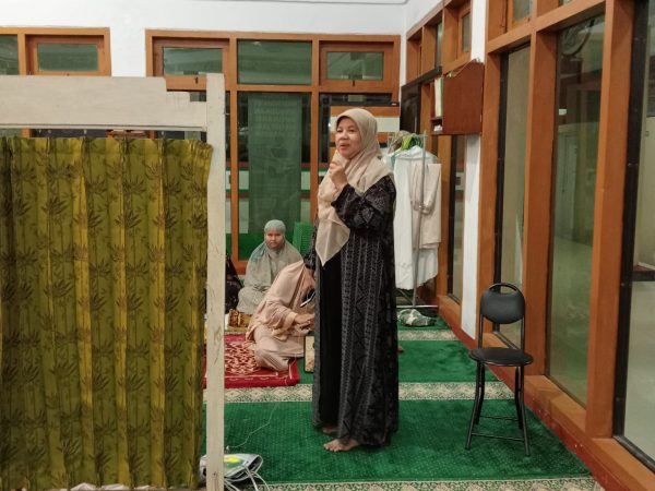 Kultum Ramadhan di Masjid Jami' Al-Mabrur: Ustadzah Siti Nadroh Ajak Jamaah Meningkatkan Taqwa