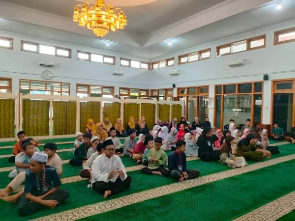 Pesantren Ramadhan Kilat di Masjid Jami' Al-Mabrur: Mencetak Anak Mandiri, Disiplin, dan Berakhlak Mulia di Era Digital.